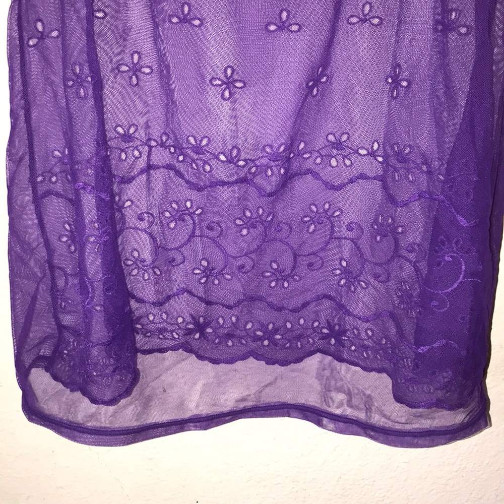 Victoria’s Secret sheer-lace chemise - Picture 8 of 8